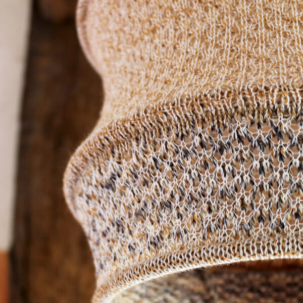 Détail tricot maille en laine et lin, abat-jour pour lampe sur pied beige sable RIZOM