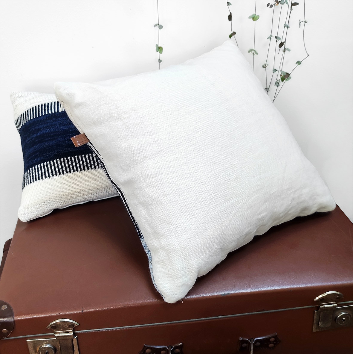 Dé-lignes . coussin carré // tricot laine & lin – Image 4