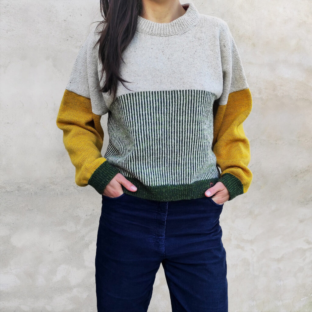 Pull Pasou tricoté en laine mérinos française en Bretagne par l'atelier de création artisanale RIZOM atelier textile